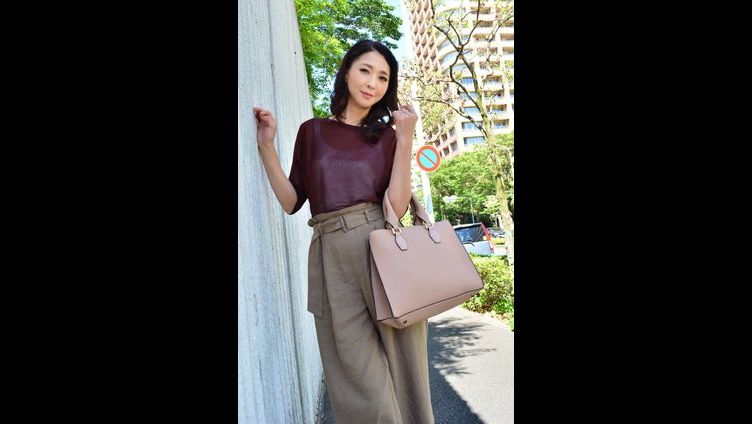 美人スレンダーの上司の妻４８歳と不倫ハメ撮り。熟女が男の肉棒で性欲を大解放する中出しセックス